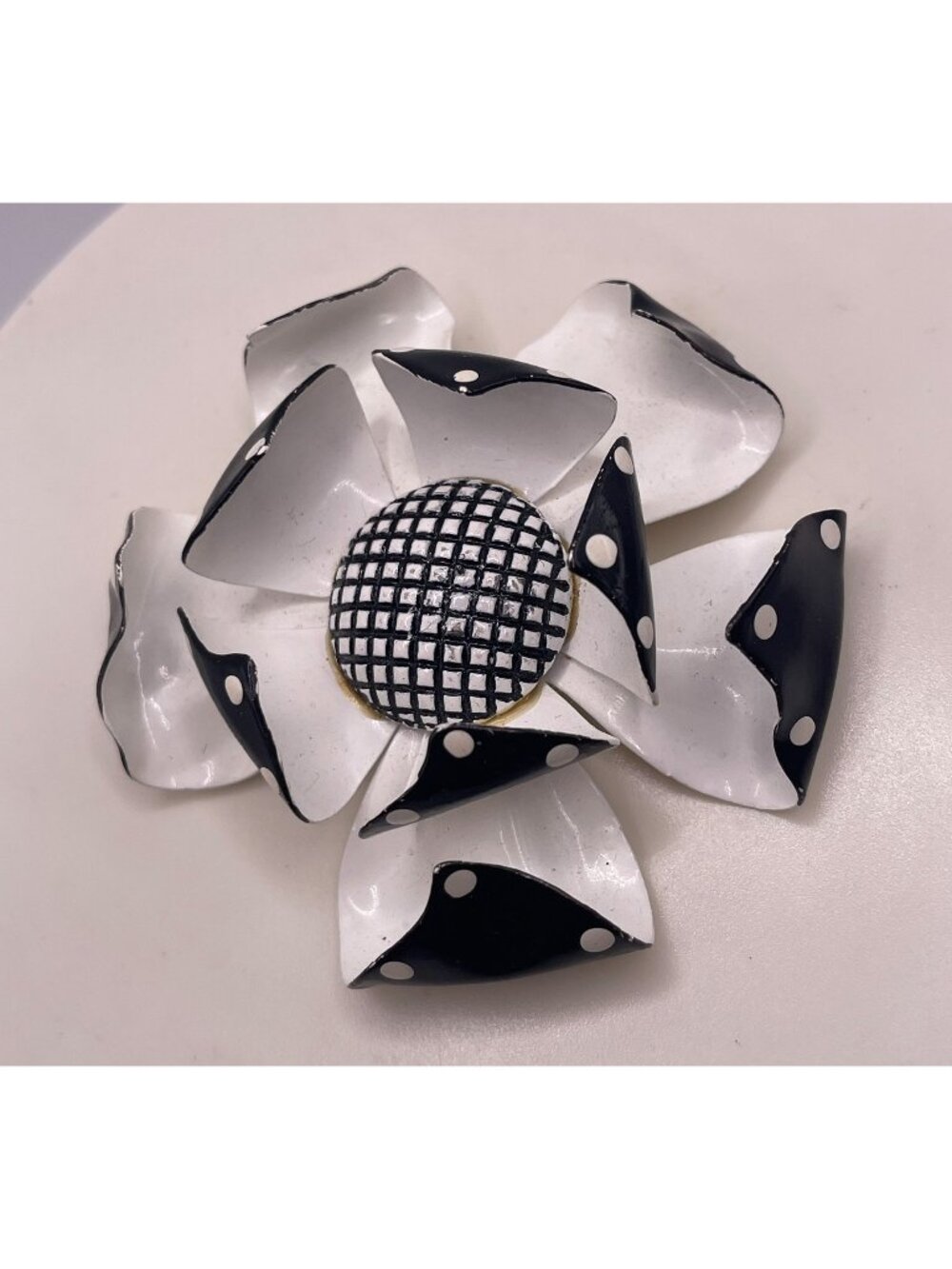 Vtg 60s Black & White Polka Dot Enamel Flower Power Brooch With Unique Curved Pe